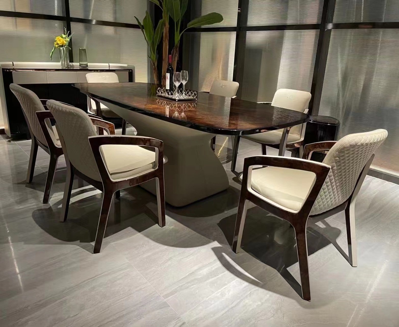 Luxury Dining Table – Model 7518